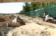 Предприниматель построил и ввел в эксплуатацию здание магазина, расположенного на участке, который ранее признали незаконно выданным