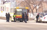 Сбитая автобусом в Костанае 20-летняя девушка скончалась