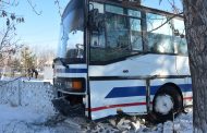 В департаменте полиции Костанайской области рассказали, почему водитель автобуса врезался в забор школы