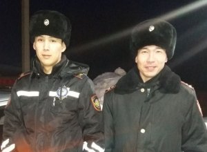 В Костанае полицейские помогли девушке, машина которой заглохла