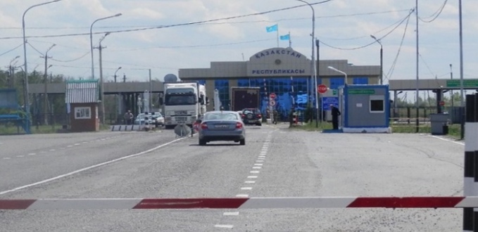 Костанайку, спрятавшуюся в кабине грузовика, задержали на границе