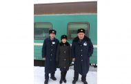 Сотрудница аркалыкской колонии спасла жизнь девушке в вагоне поезда
