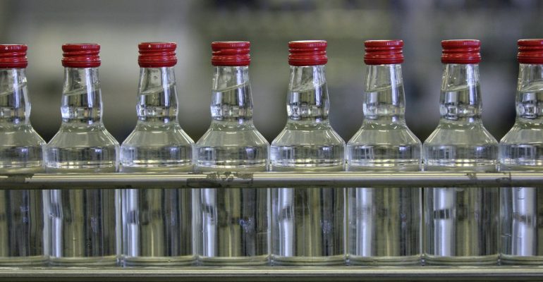 На Южный Урал пытались провезти из Казахстана паленый алкоголь 
