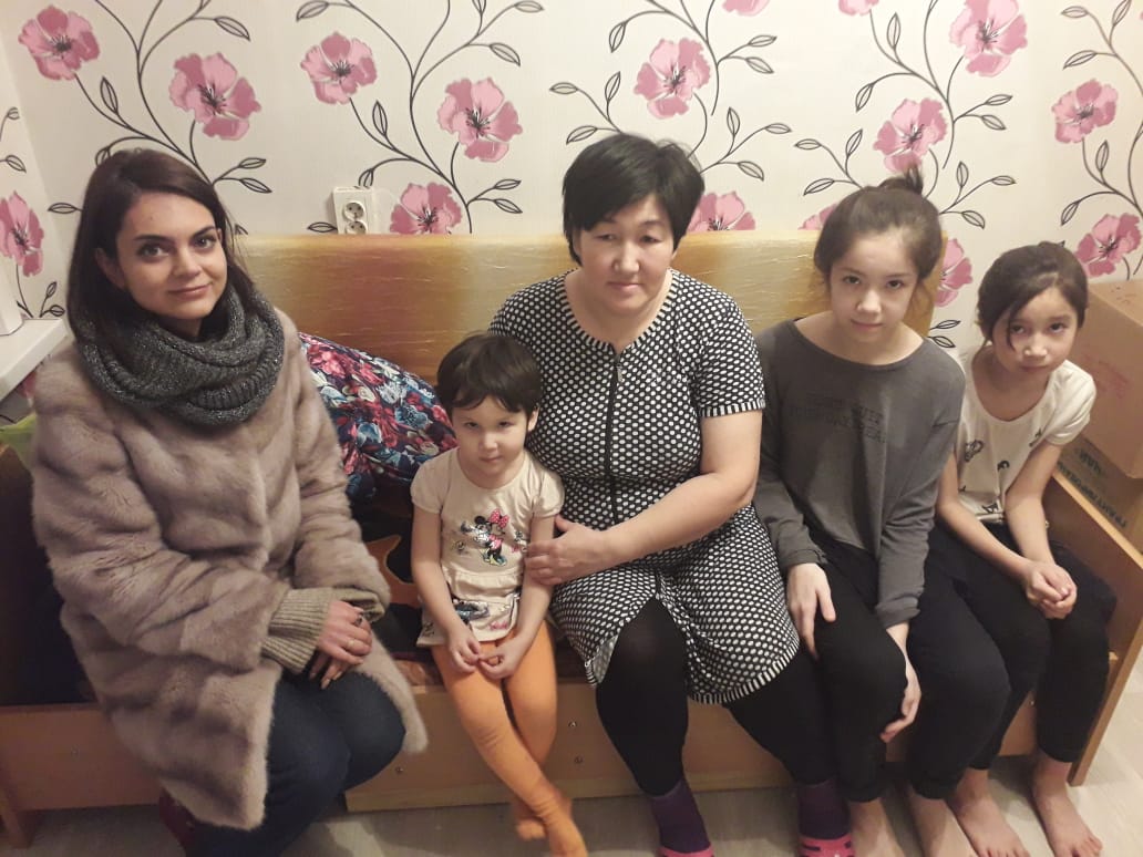Представители общественного фонда «Жанашыр бол» посетили многодетную семью в Костанае