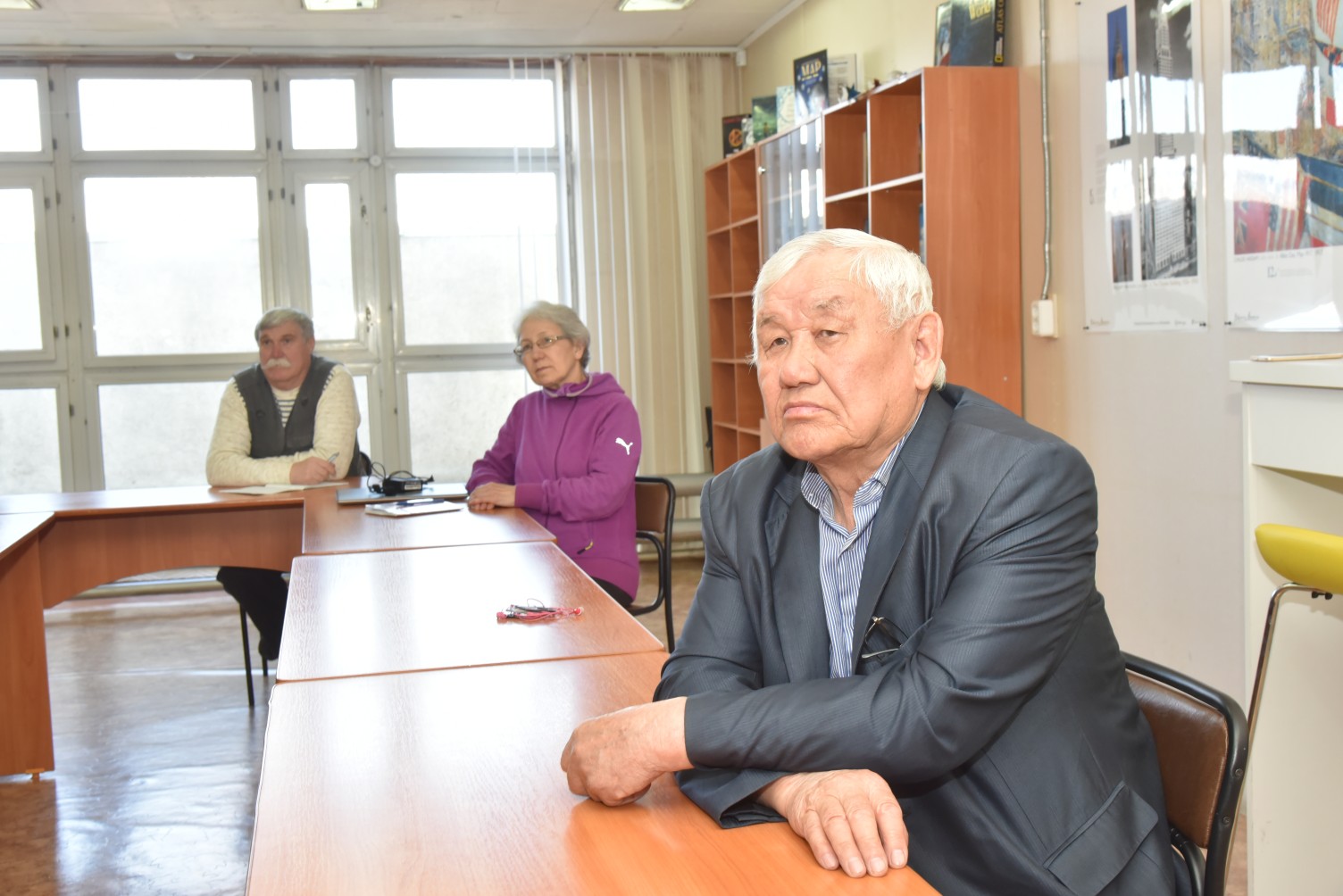 В Костанае учили пенсионеров распознавать фейковую информацию