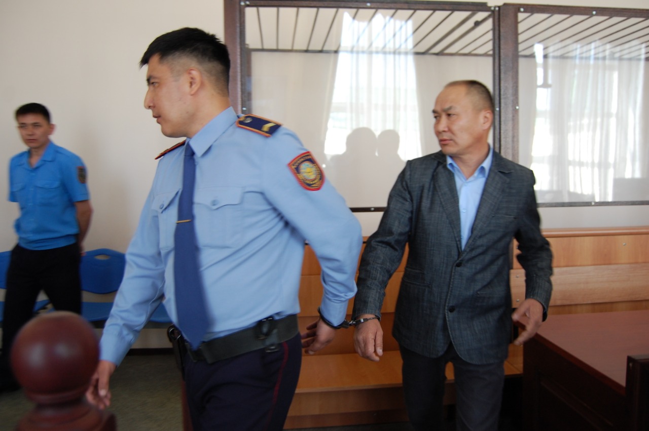 В Костанае двум бывшим судьям вынесли обвинительный приговор