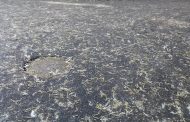 В Костанае жители многоэтажек, где положили новый асфальт, жалуются на то, что им нечем дышать