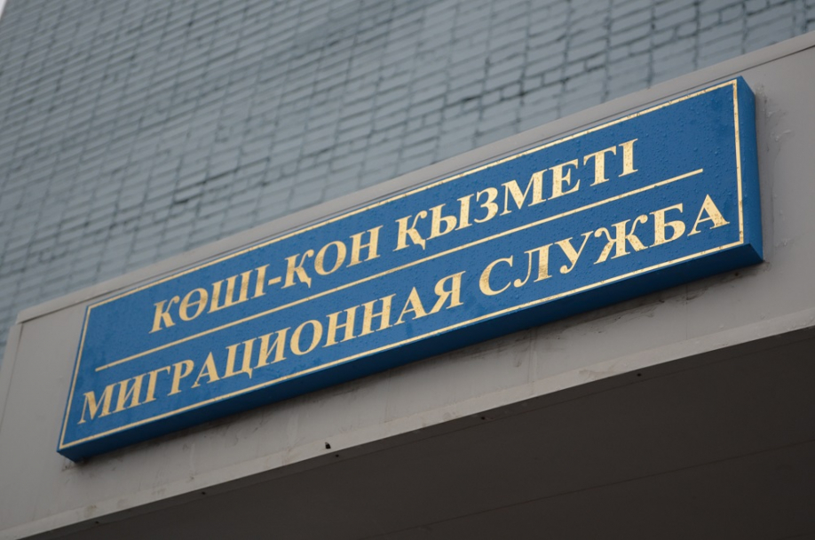 Главный миграционщик Костаная «погорел» на взятке