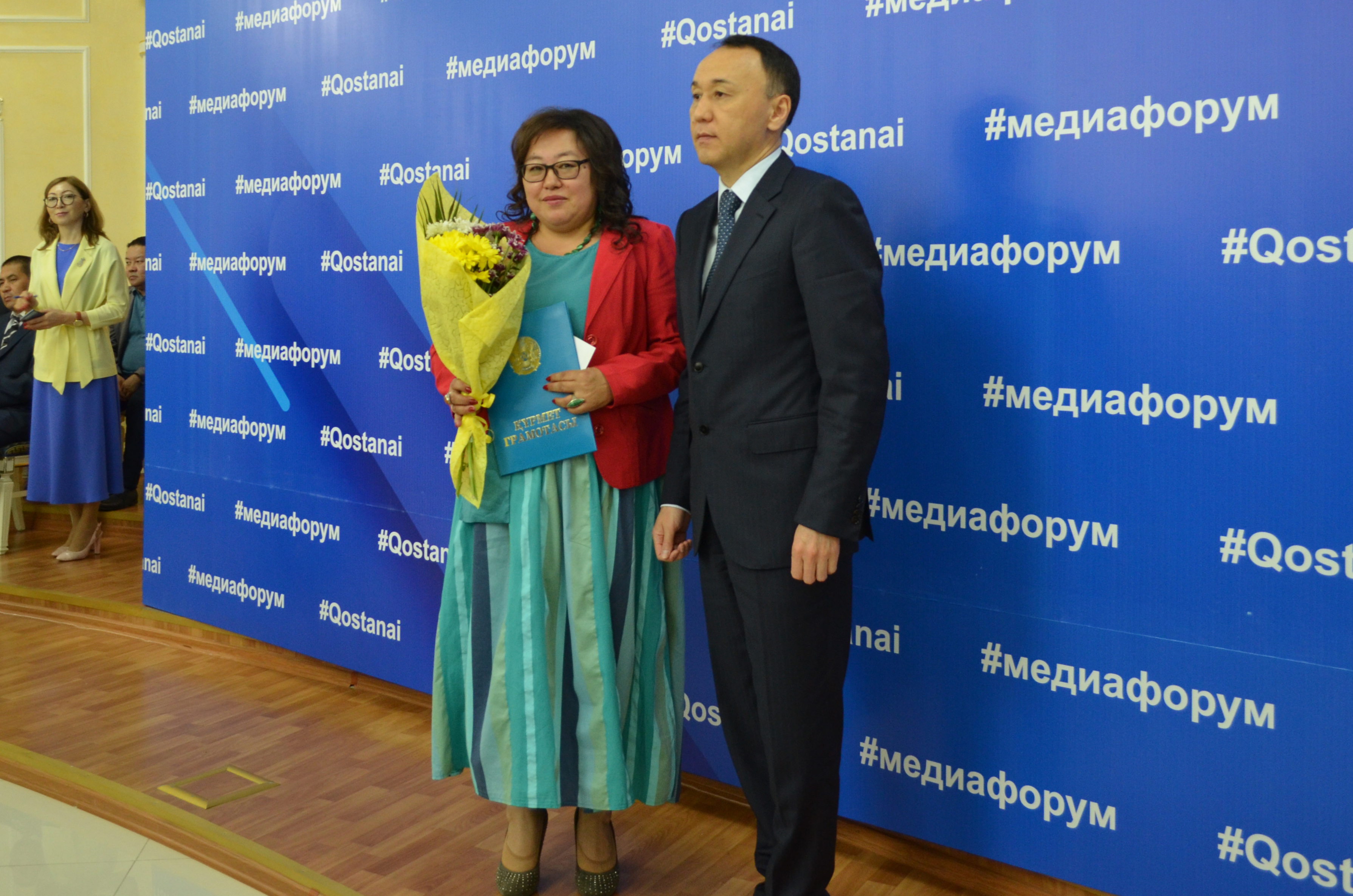 Главного редактора ИА «Тобол Инфо» Александру Сергазинову наградили Почетной грамотой акима области