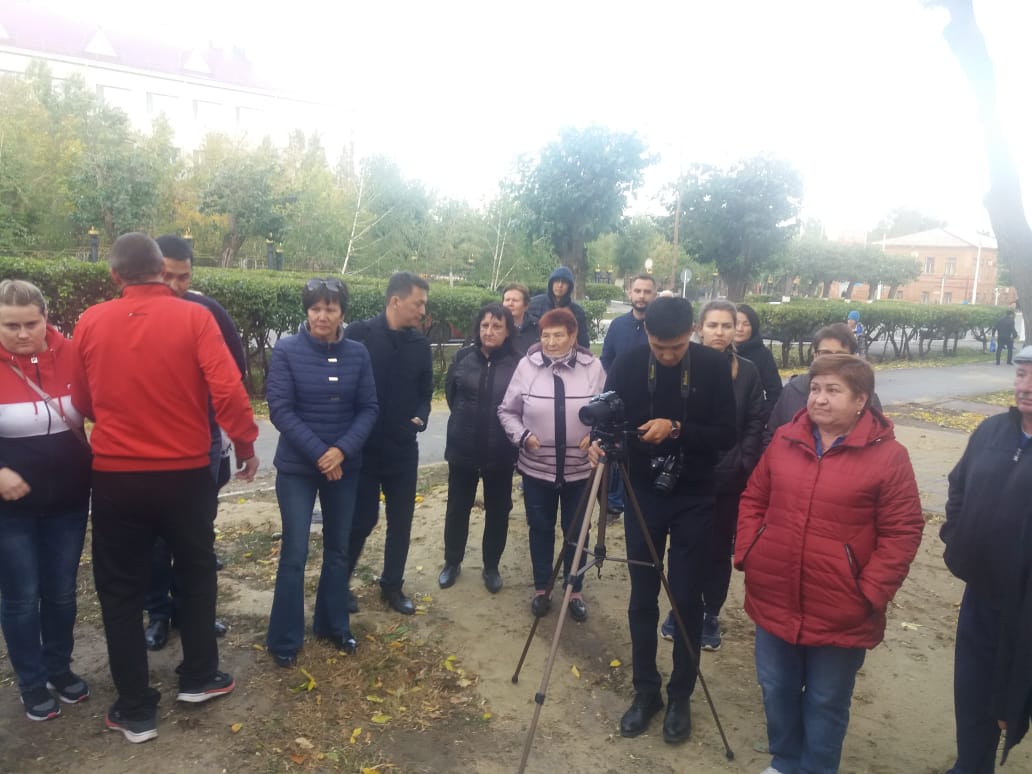 В Костанае жители домов, во дворе которых установили павильон, бунтуют