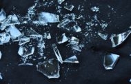 Студент из Казахстана разбил стекло в здании челябинского парламента