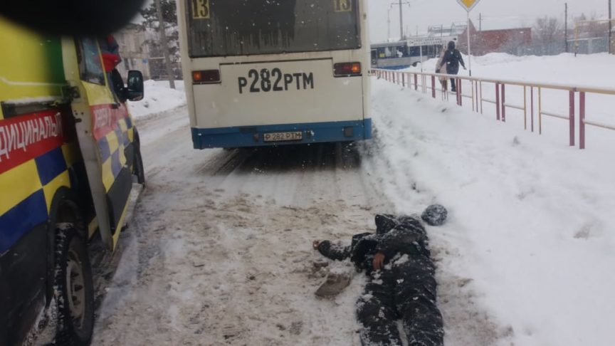 Автобус насмерть сбил человека в Костанае в районе КСК