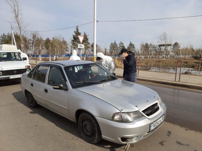 Костанайцы продолжают ездить по гостям и гулять по городу несмотря на режим ЧС