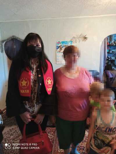 Лисаковские коммунисты помогли продуктами нуждающимся семьям