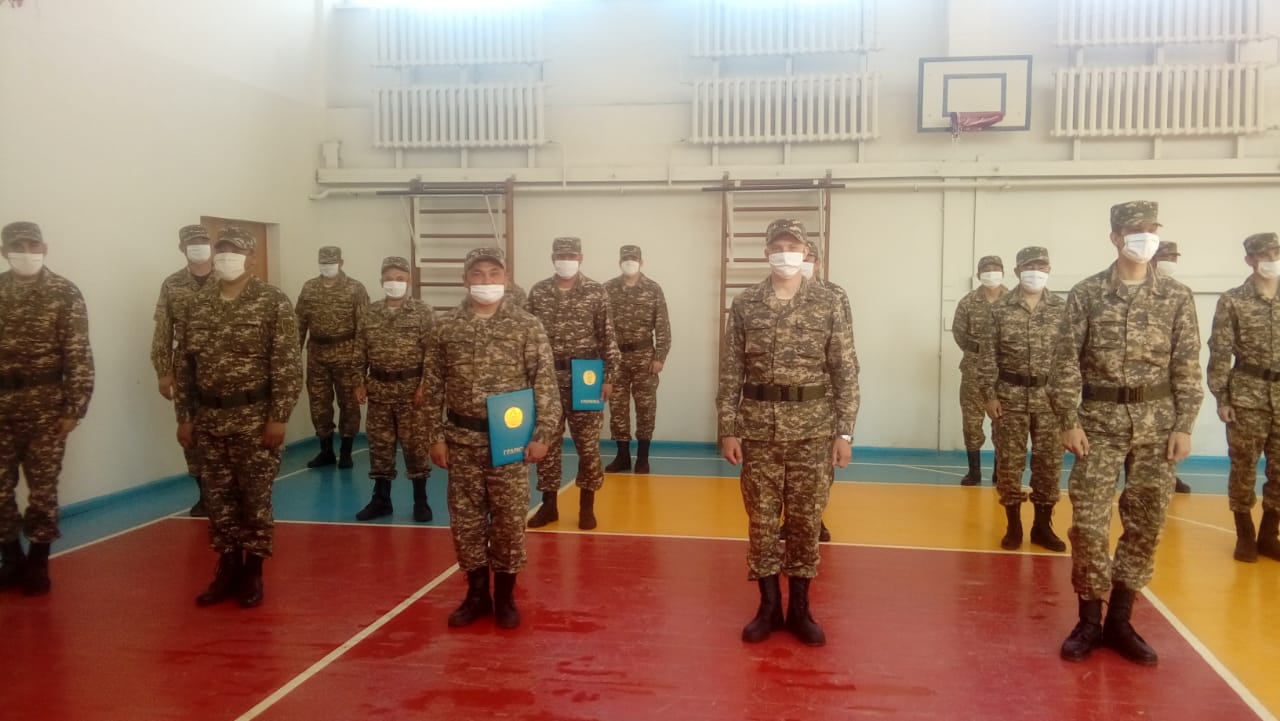 В Костанае чествовали солдат, которые проводили дезинфекцию города во время карантина