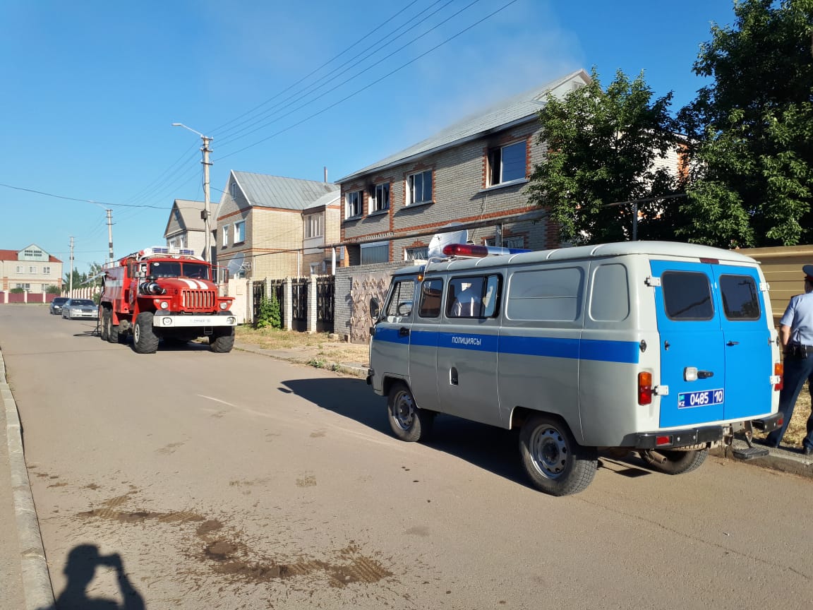В Лисаковске пожарные спасли инвалида из горящего дома