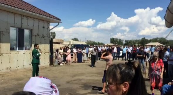 Жители п.Амангельды Торгайского региона не против заплатить штраф в 83 тыс. тенге за нарушение карантинного режима, забывая, что торжество может стоить жизни