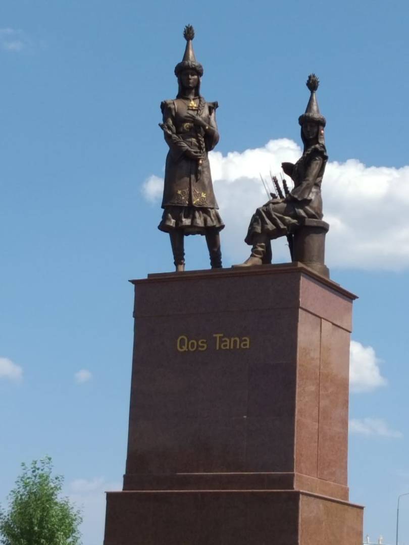 Новую, вечную скульптуру красавицам Кос и Тана установили в областном центре