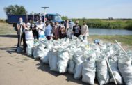 На диком пляже Костаная волонтеры собрали 150 мешков мусора