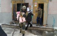 8 детей эвакуировали спасатели из горящего дома в городе Рудном