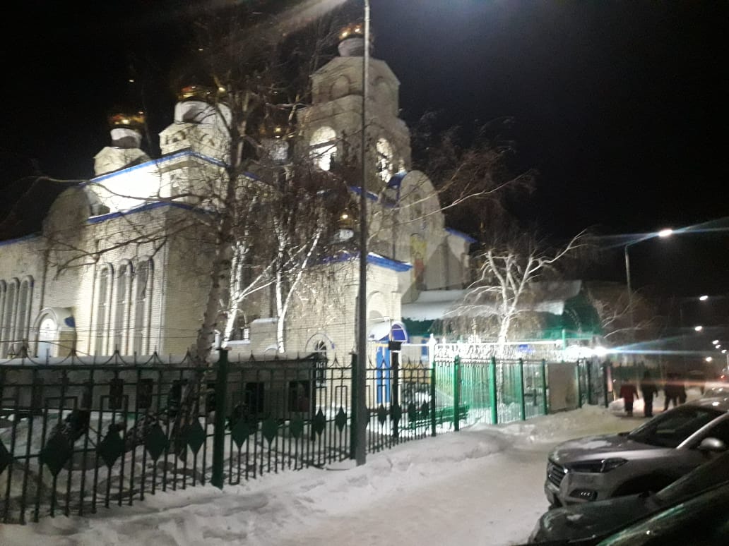 Несмотря на запрет в Константино-Еленинском соборе Костаная прошла служба, но за закрытыми дверьми