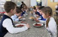 Третий месяц не получают сухпайки школьники Костаная