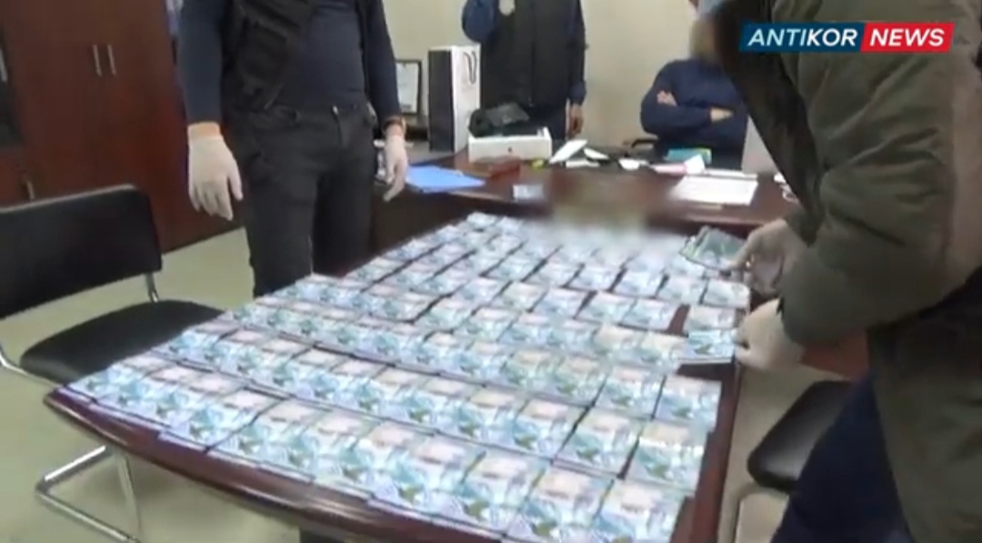 В подстрекательстве к даче взятки 2 млн тенге подозревается костанайский адвокат