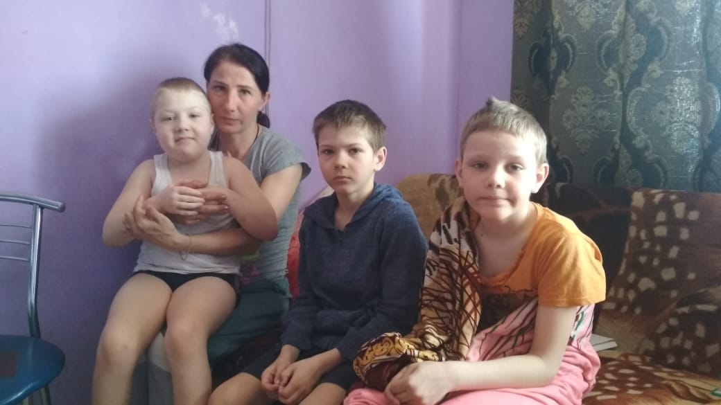 В Костанае мать с тремя детьми может оказаться на улице