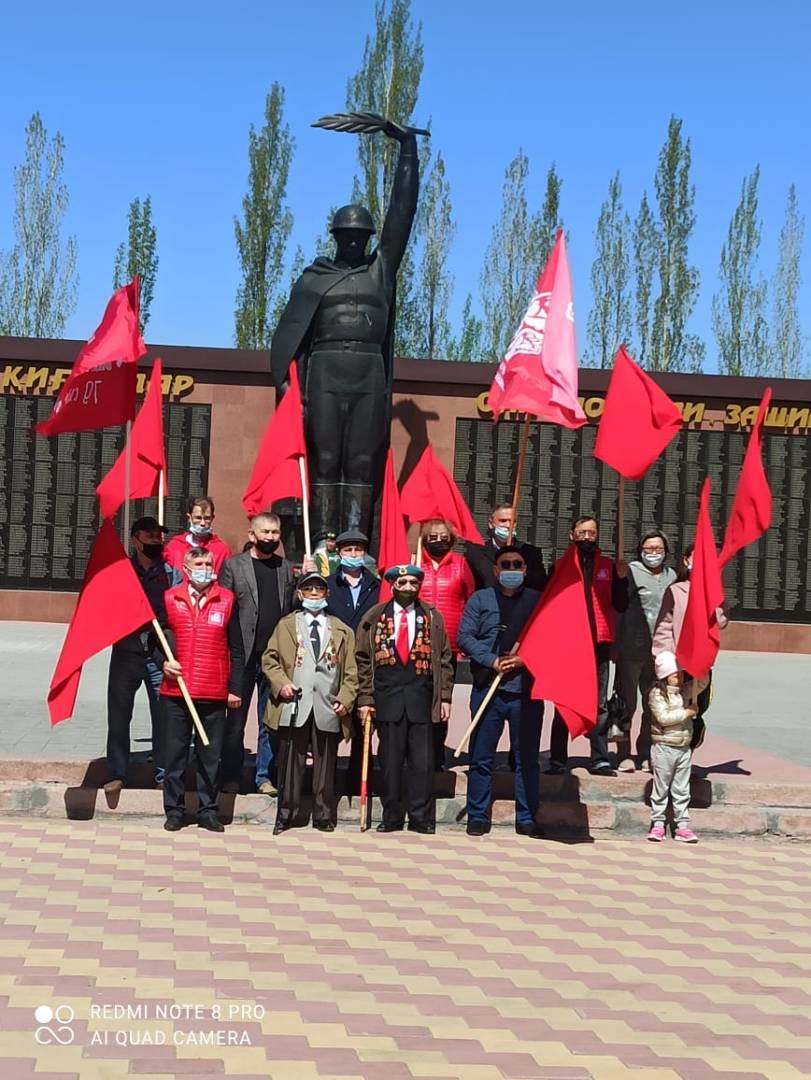 Автопробегом отметили день Великой Победы народники в Костанае Костанайцы гордятся, что именно солдат из дивизии, сформированной в Костанае, водрузил знамя на рейхстаг