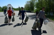 10 мешков мусора собрали волонтеры ОФ «Жанашыр бол» возле мавзолея Ыбрая Алтынсарина