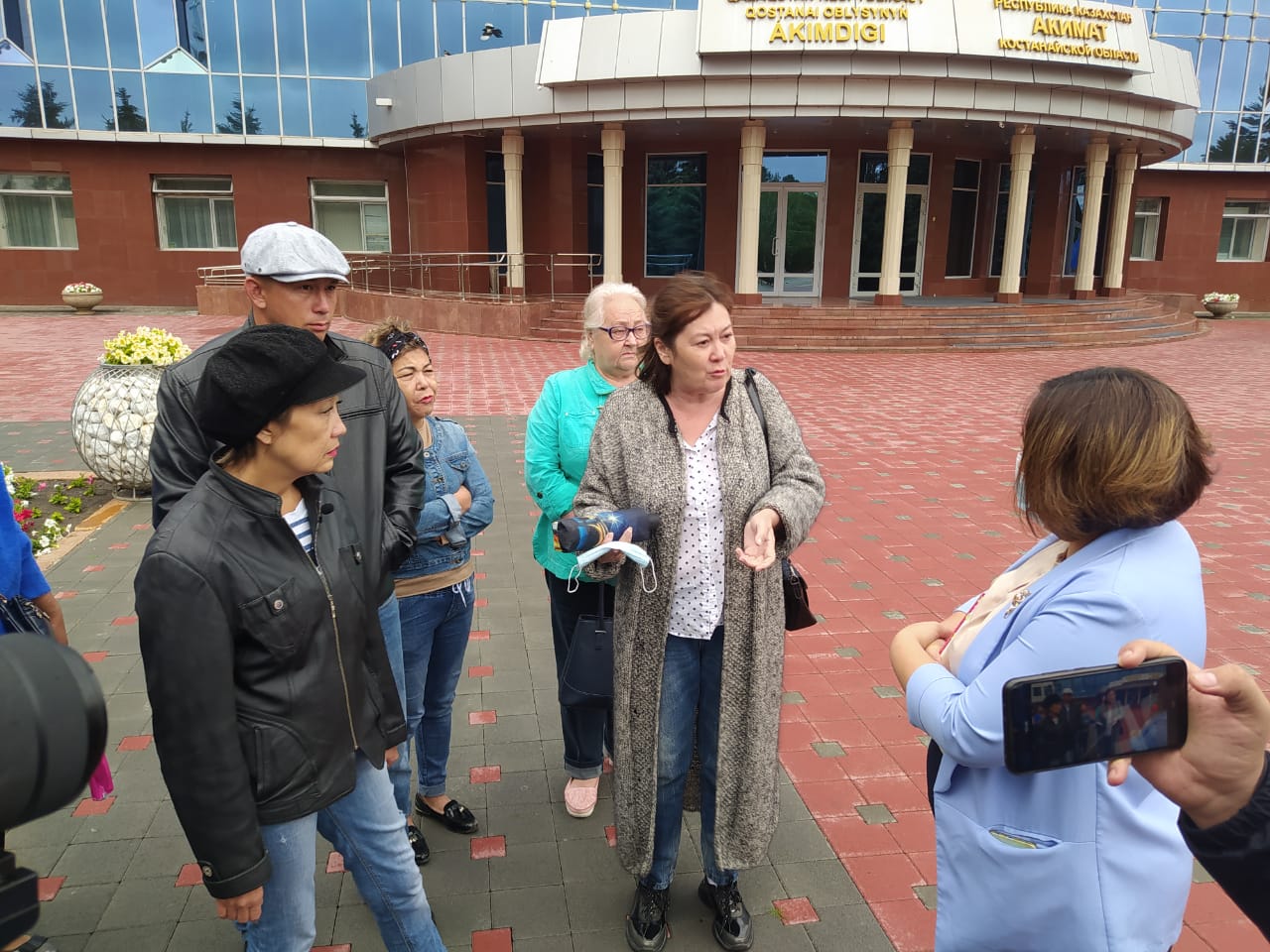 «Вы ждете, когда ребенка током убьет?!» – жильцы одного из домов мкр-на «Юбилейный» возмущены протечкой крыши