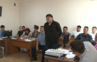 Подсудимый Айдар Кужебаев рассказал суду, почему так яростно ломился в квартиру Регины Костициной