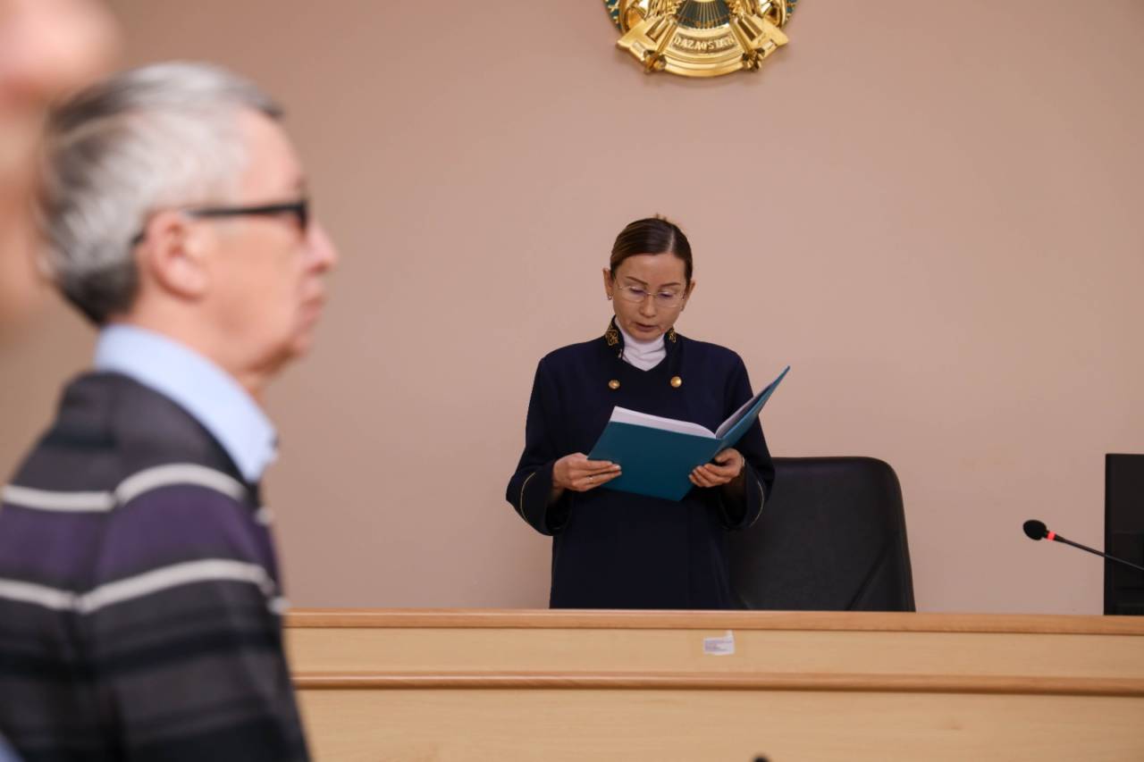 Какое наказание получили подсудимые по делу о поджоге автомобилей в мкрн “Береке”?