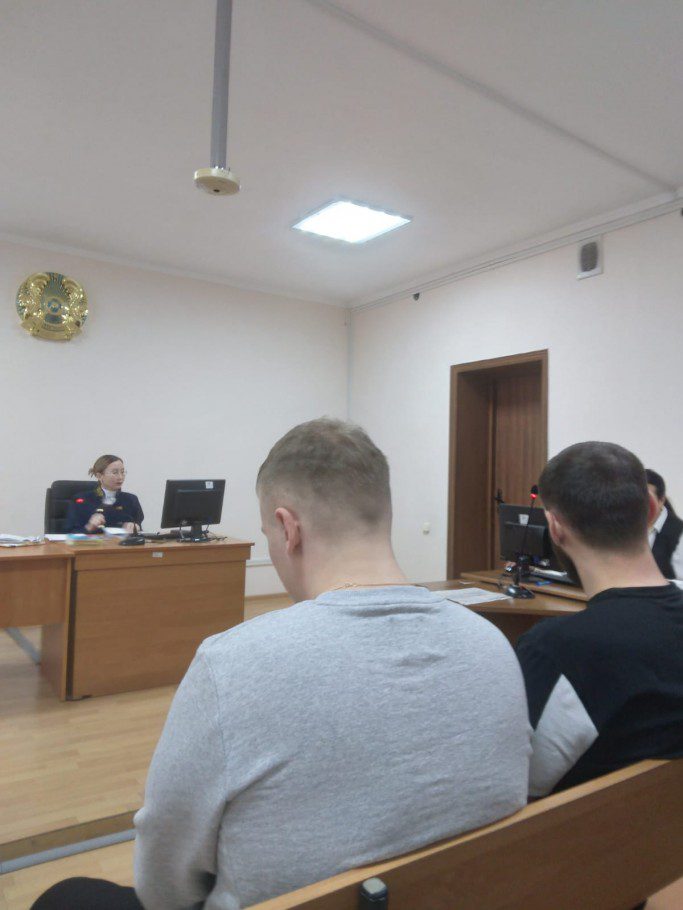 В суде Костаная начали рассматривать дело о поджоге автомобилей в мкрн “Береке”