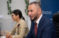 Мажилисмен Айдарбек Ходжаназаров не верит официальной статистике Минсельхоза по поводу ущерба от нашествия саранчи