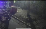 Скорая помощь не смогла проехать во двор многоэтажки в Костанае из-за шлагбаума