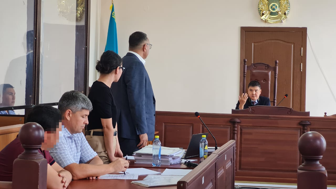 В Костанае приступают к рассмотрению дела экс-судьи по факту получения взятки