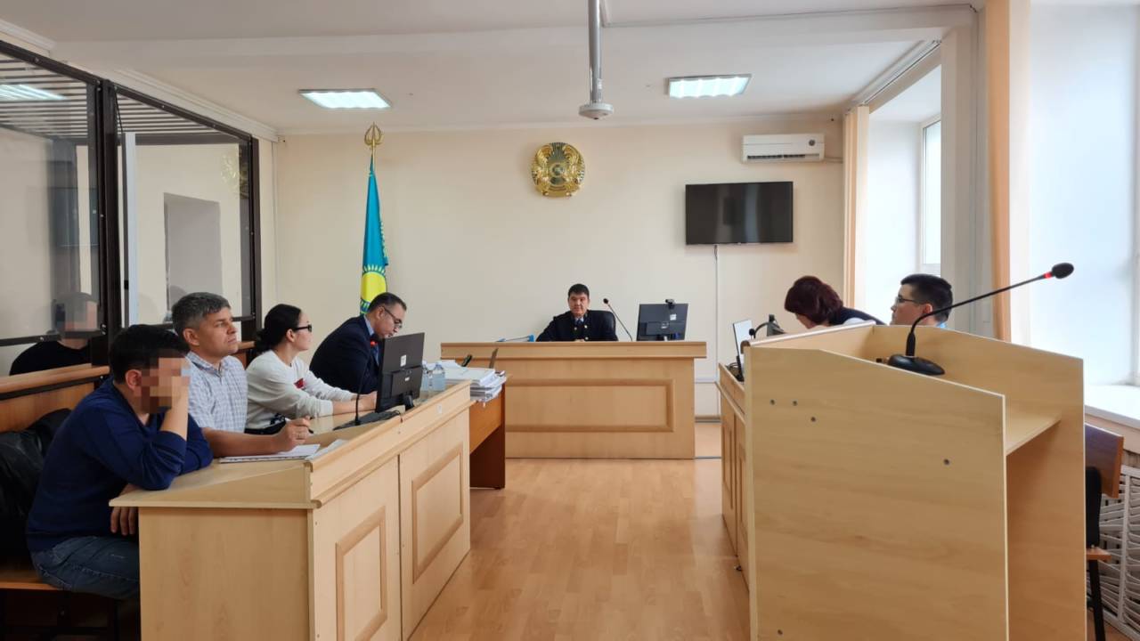 «Не хочу давать показания против самого себя» — в Костанае по делу о взятках допросили двух судей
