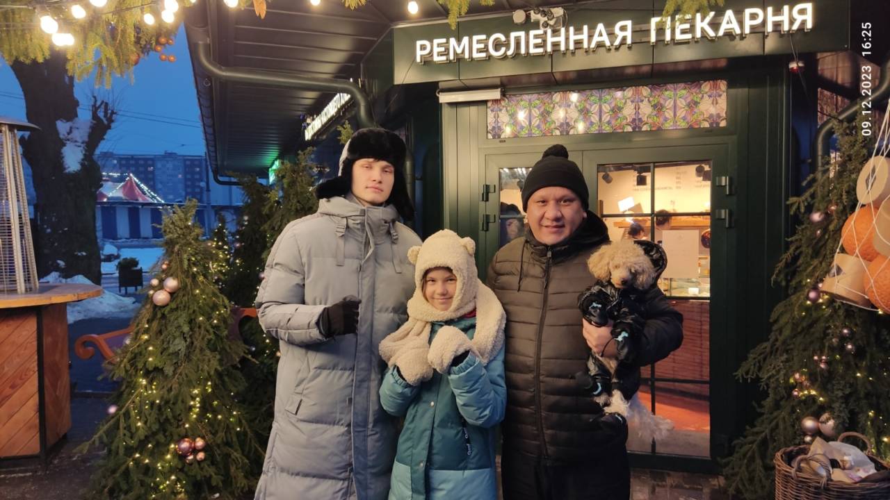 «Мы пришли к этому сами»: светская семья Самуратовых воспитывает детей в духе атеизма