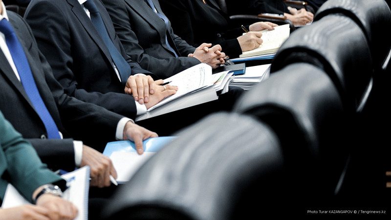 Кто из чиновников в Костанайской области отличился в нарушении Кодекса чести?