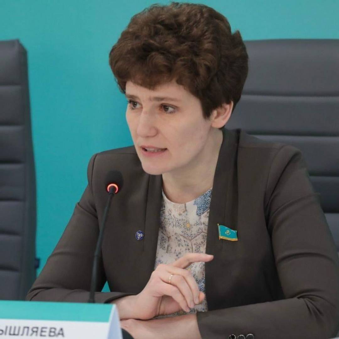 Почему Президент соблюдает ограничения, связанные с пребыванием в должности, а руководители профсоюзов — нет