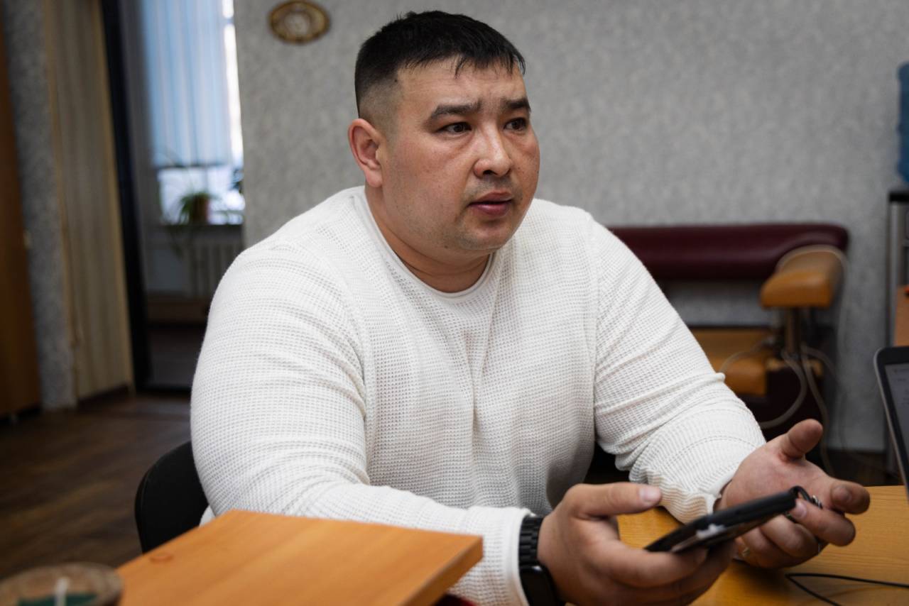 Родители школьников в Костанае утверждают, что преподаватель-практикант оскорблял их детей