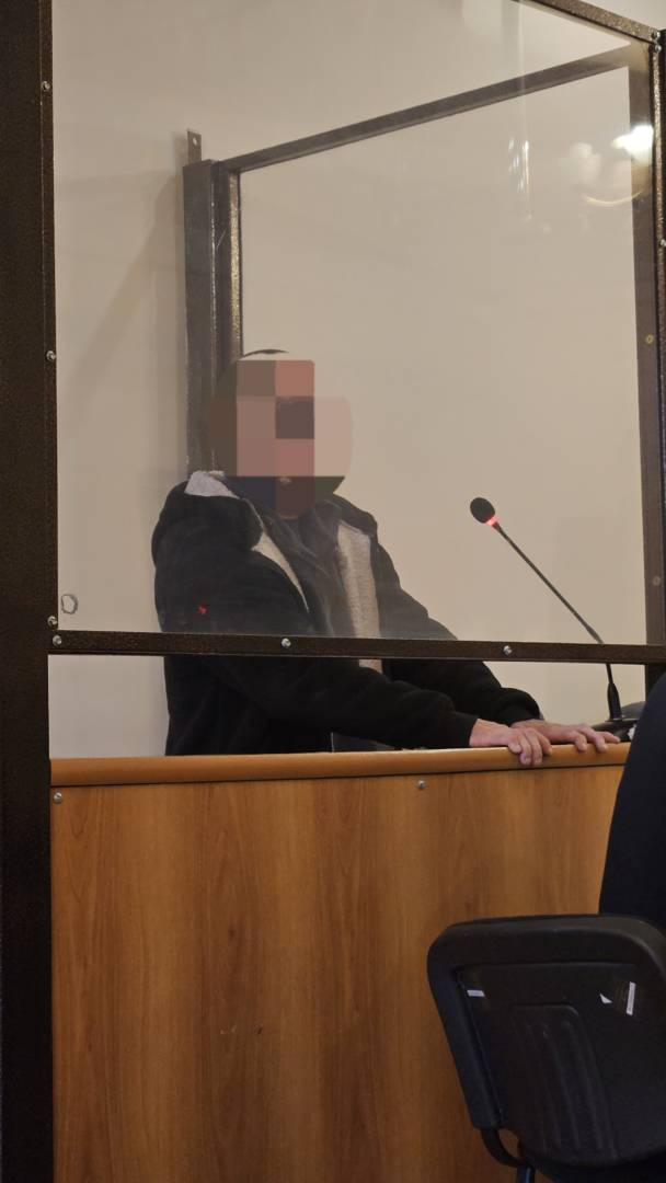 «Он меня чуть не задушил!» — в Костанае судят мужчину, убившего родного брата