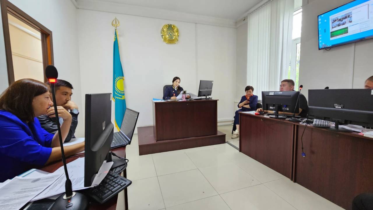 На процессе по иску Дамира Балгужина заявили о фальсификации документов минздравом и отвод всем судьям Костанайской области