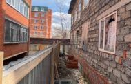 Жители дома по ул. Садовой, 100Д в Костанае остаются без противопожарного разрыва между зданиями