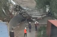 Часть конструкции аквапарка «Осьминог» обрушилась на дорогу