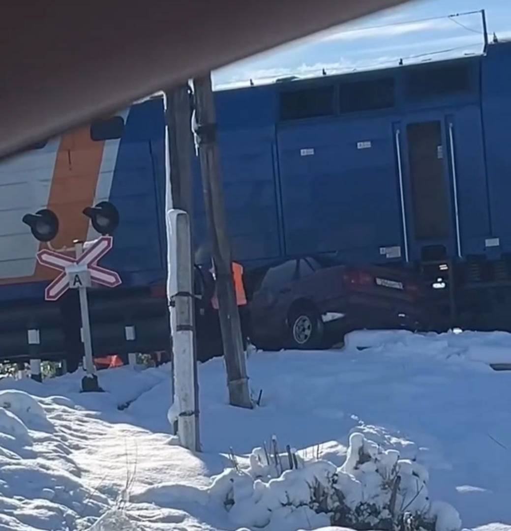 В Костанае легковушка попала под поезд