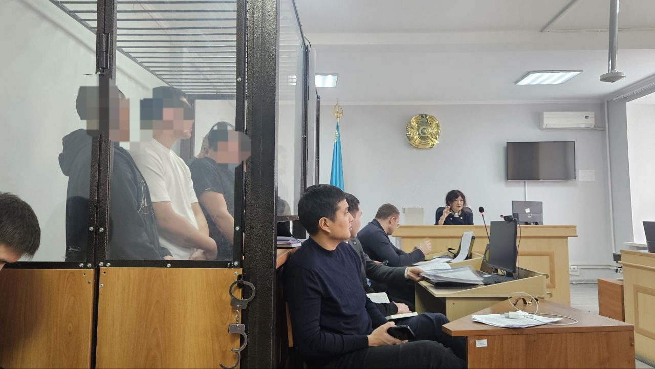 Обстоятельства массовой драки, в которой два человека получили ножевые ранения, выясняют в суде Костаная