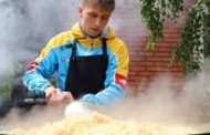 «Как Гринч, украл Новый год!»: не получившие свои праздничные заказы костанайцы будут судиться с поваром