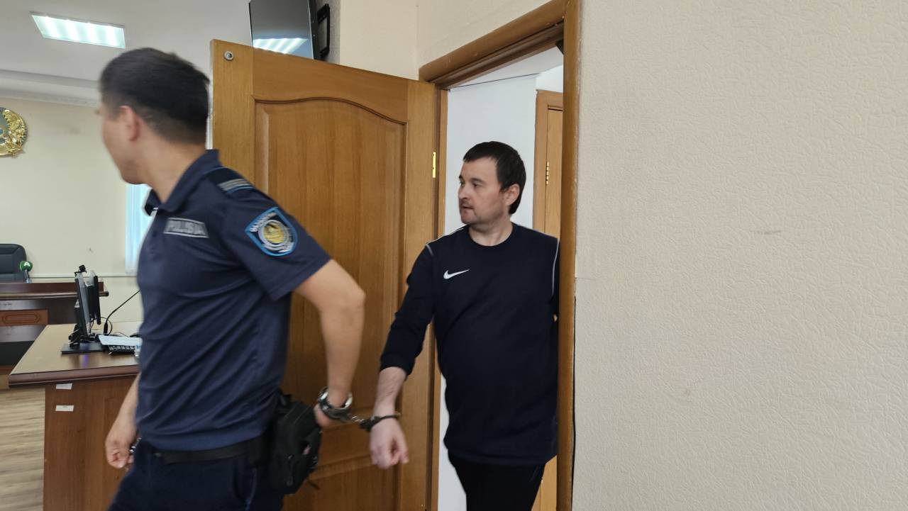 Дело о нападении на судебного исполнителя начали рассматривать в Костанае